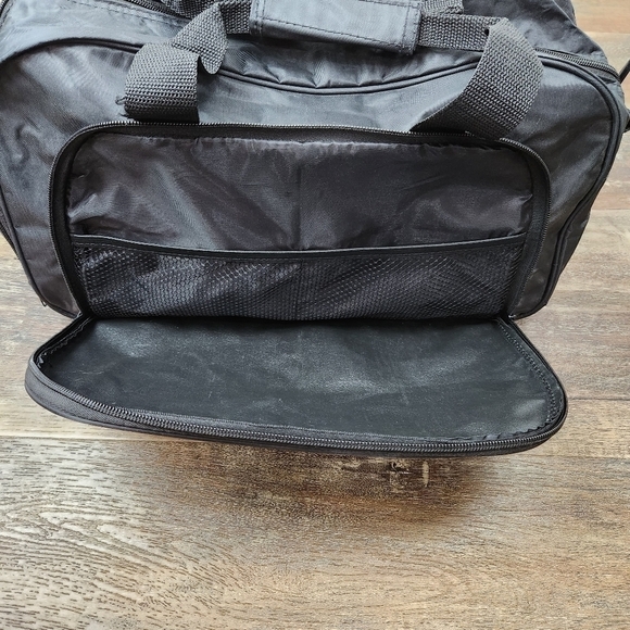 FORBES Black Duffle/ Gym Bag - Picture 5 of 9